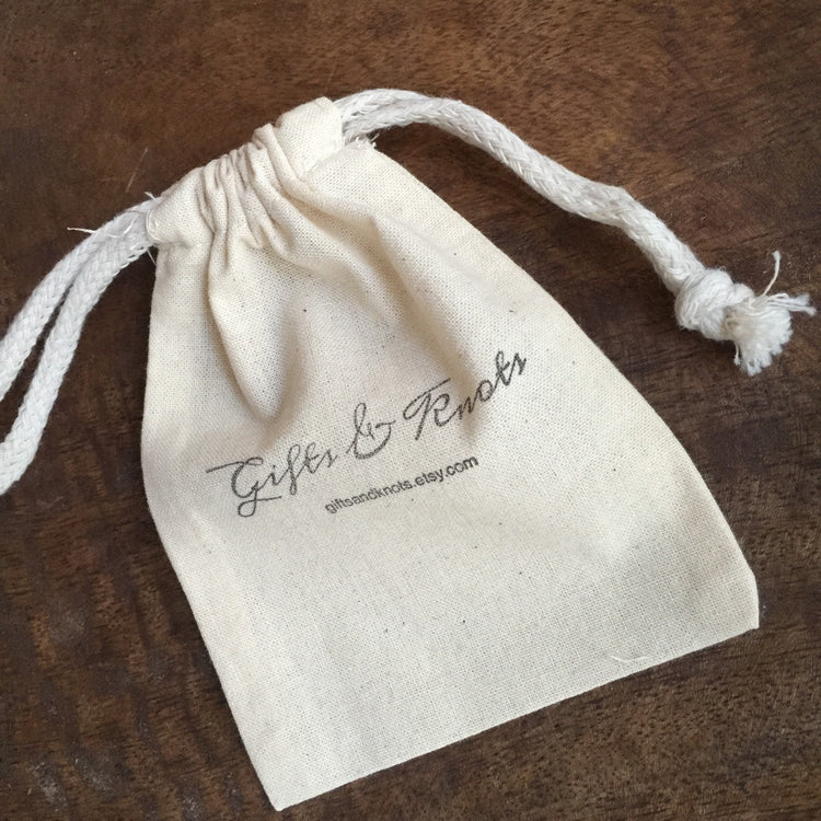 String Bracelet, Minimalist Bracelet, Gold, Anklet, Unisex, Family, Favors, Bridesmaids - Gifts & Knots